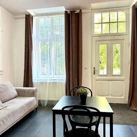 Kosciuszki Iv & Parking *