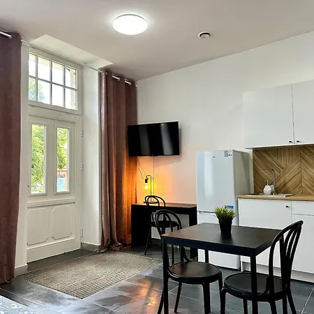 Kosciuszki Iv & Parking *